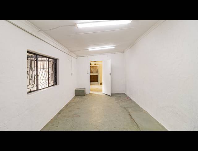 389M² OFFICE TO LET IN FERNDALE